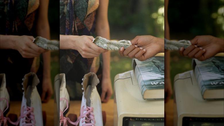 Customer and seller negotiating