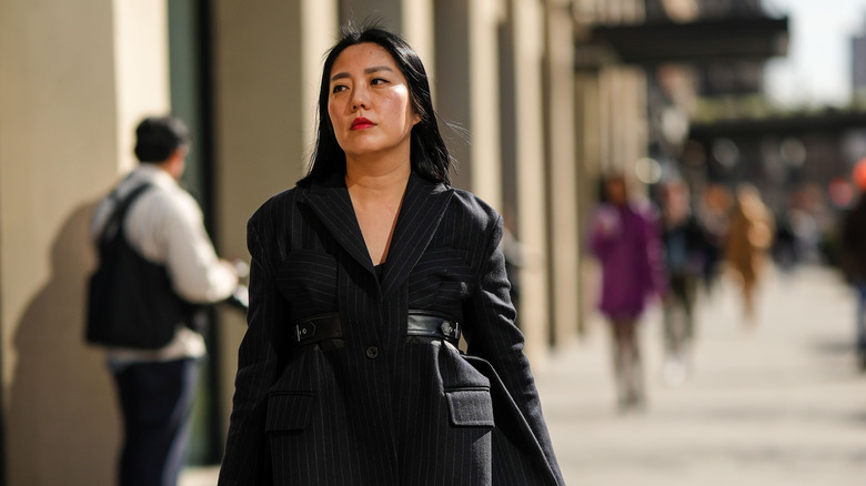 woman wearing all black