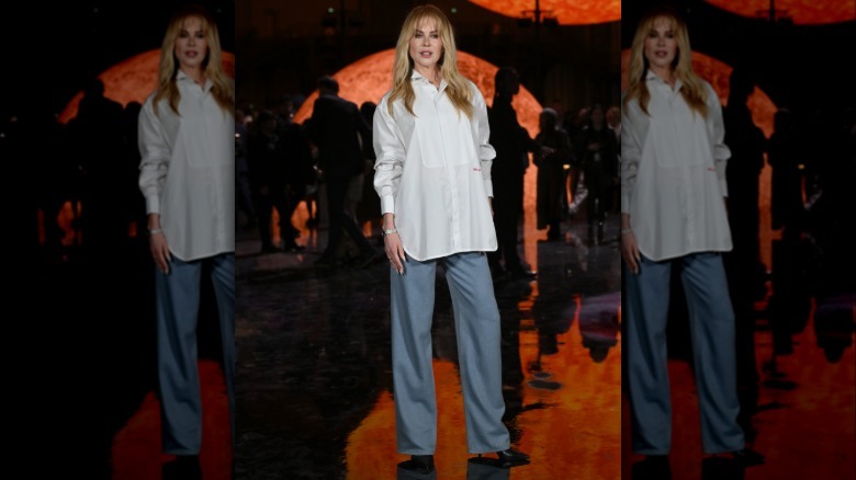 Nicole Kidman stunning in a white shirt and blue jeans at New York Fashion Week